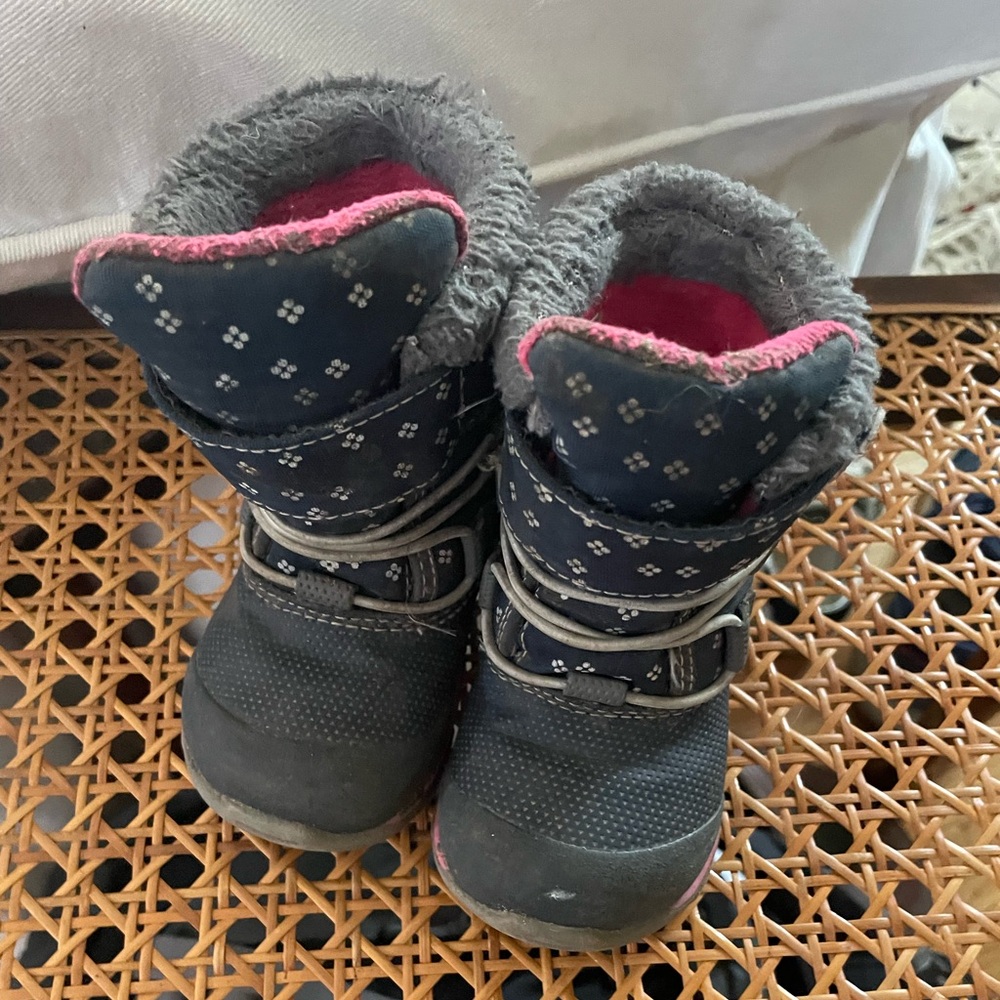 See Kai Run size 5 winter boots, GUC